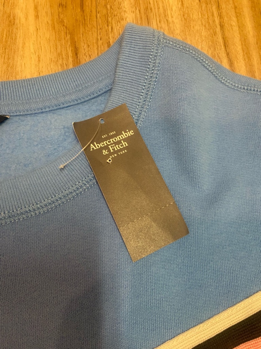 ABERCROMBIE & FITCH NWT CHEVRON STRIPE RETRO SWEATHIRT CREWNECK BLUE SZ LARGE - Picture 5 of 12